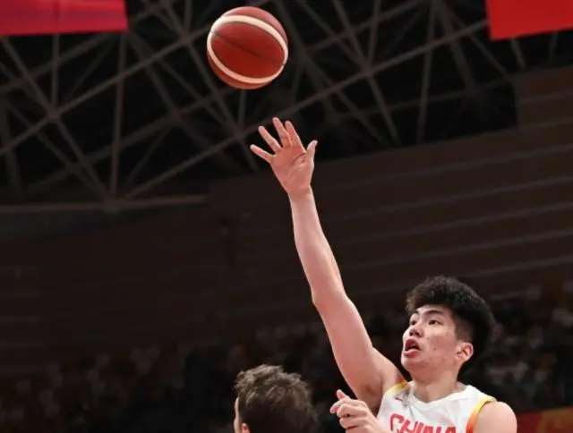 盈配网 追梦海外联赛！余嘉豪：新赛季在西甲月薪2000欧元